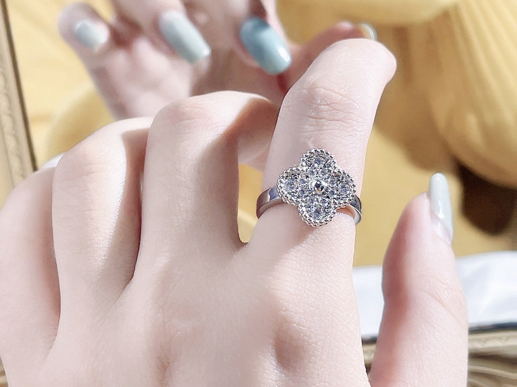 VCA CLOVER DIAMOND RING