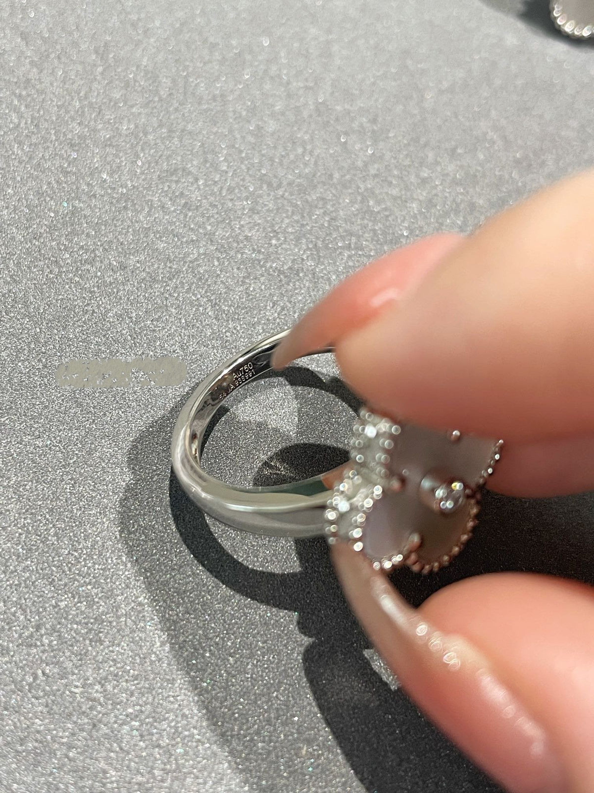 VCA CLOVER SILVER MOP DIAMOND RING
