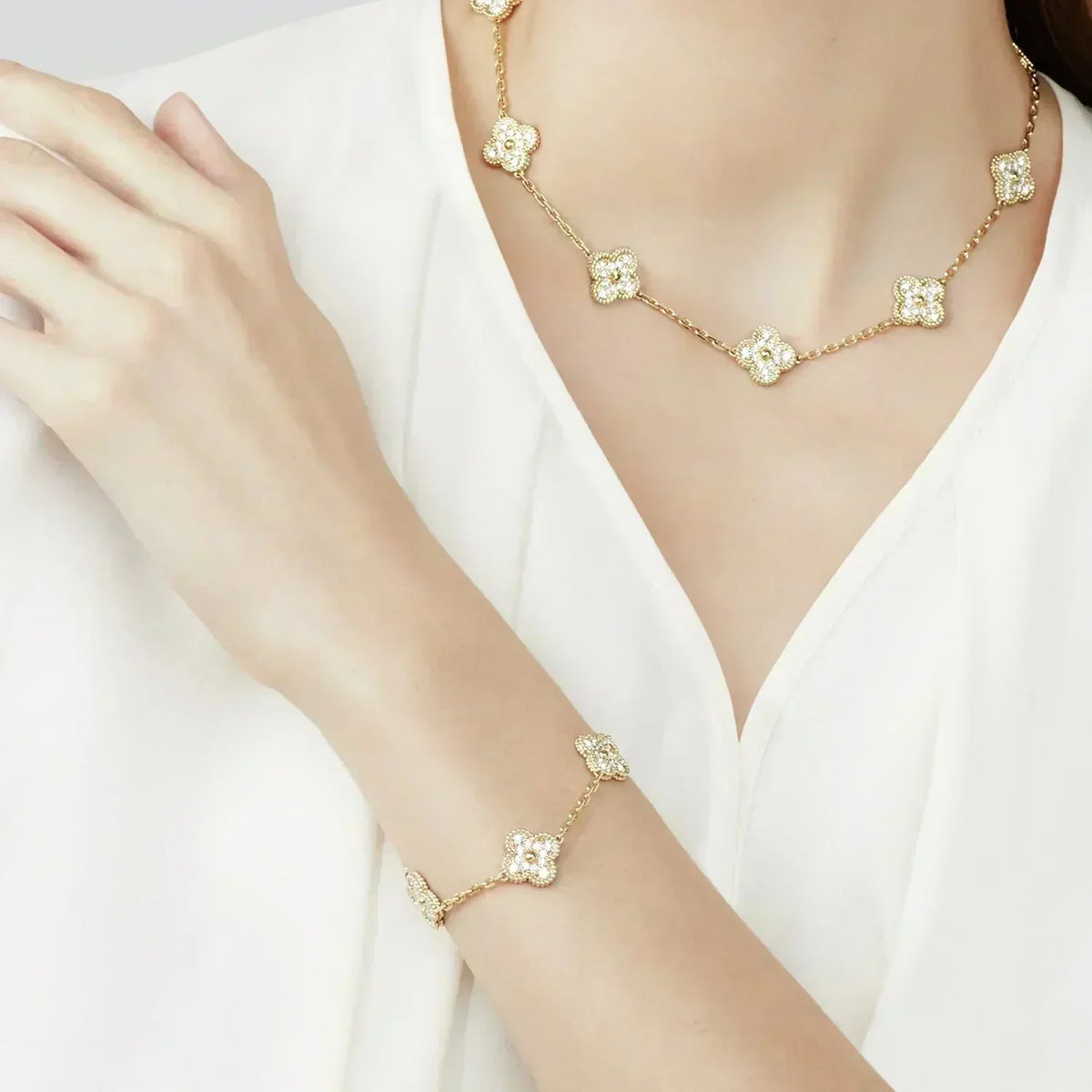 VCA CLOVER 5 MOTIF FULL DIAMOND BRACELET COLLECTION