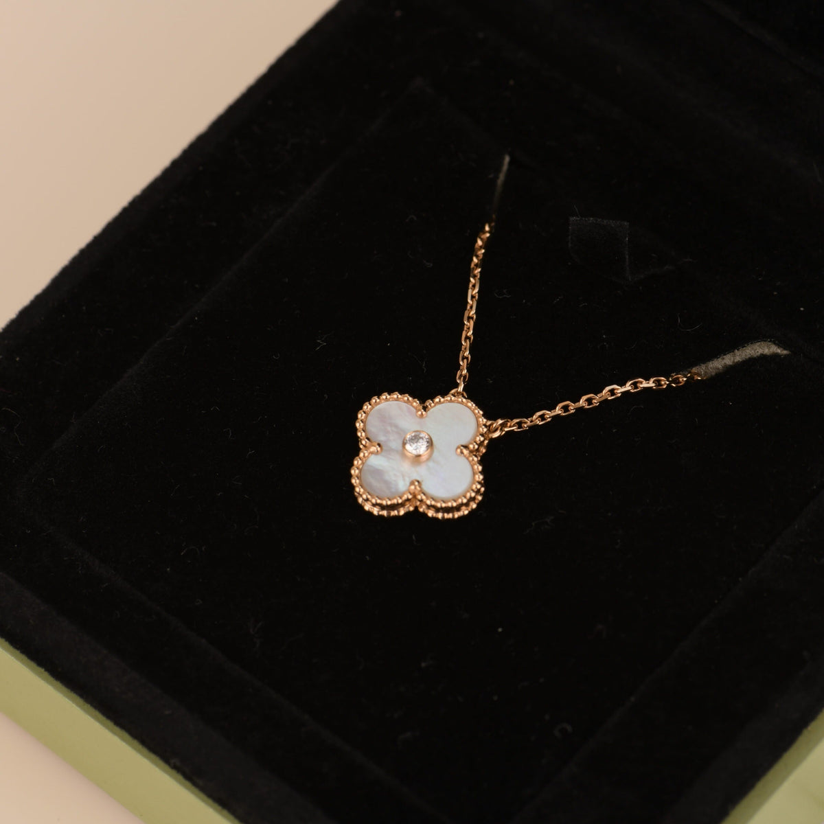 VCA CLOVER 15MM DIAMOND WHITE FRITILLARIA NECKLACE