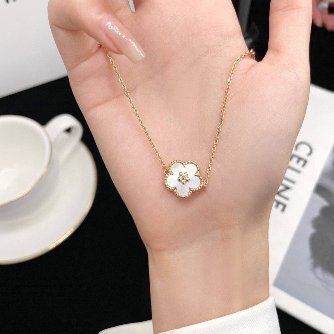 VCA LUCKY WHITE MOP PLUM BLOSSOM BRACELET